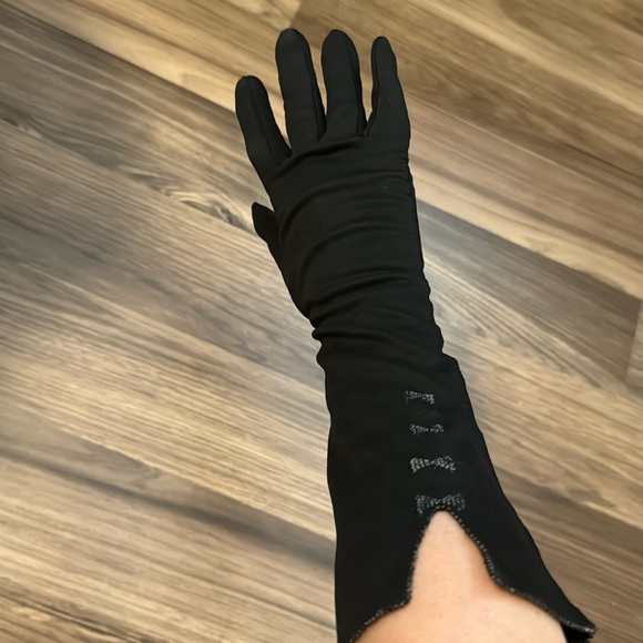 Vintage Saks Fifth Avenue Black Beaded Small Bows Dramatic Slender Elbow Gloves - Picture 2 of 14